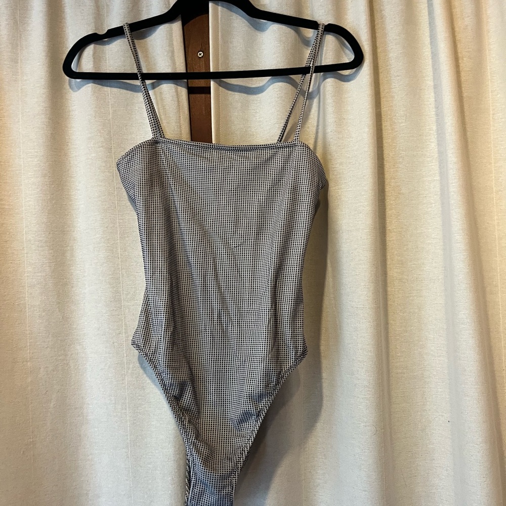 Mollusk tube one piece